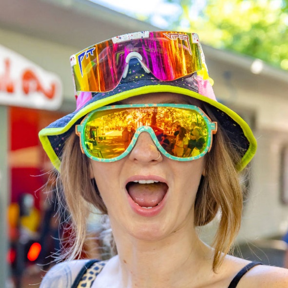 Die Pfirsiche Und Die Grüne Grand-Prix-Grubenotter